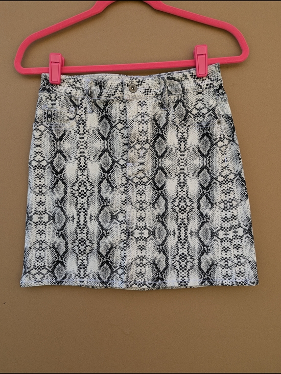 Arizona Jean Company Dresses & Skirts - Arizona Jean Co Snakeskin Print Denim Mini Skirt Grey Black Baddie Size 3 Womens